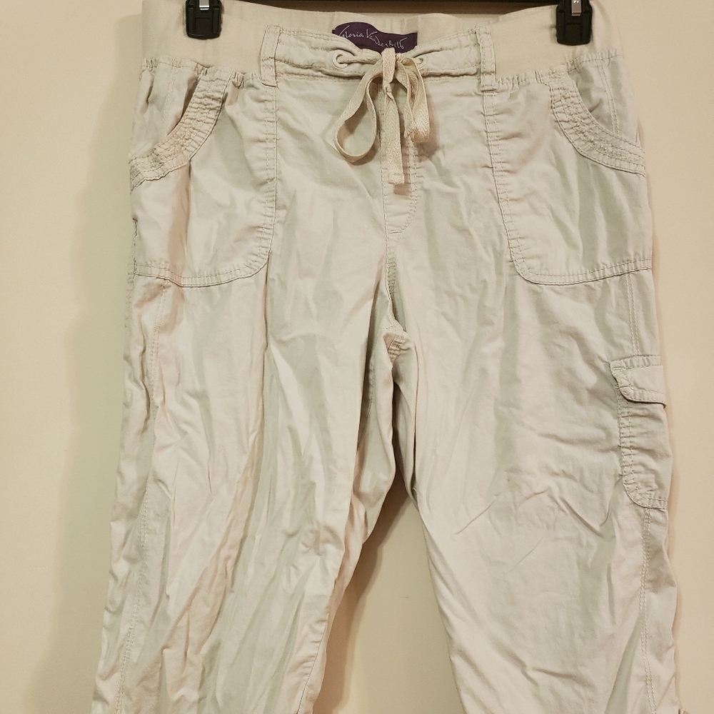 Gloria Vanderbilt Beige pull on capri